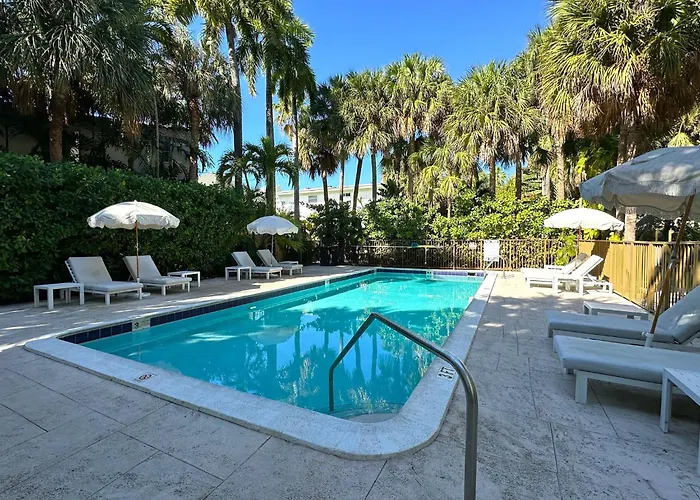 Miami River Inn By Renzzi